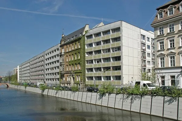 2-Zimmer-Wohnung in Mitte mit 2 Balkonen — photo 1